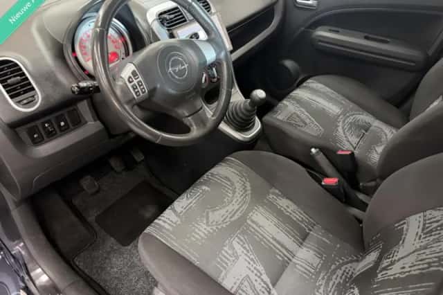 Opel Agila (2011) thumbnail 3