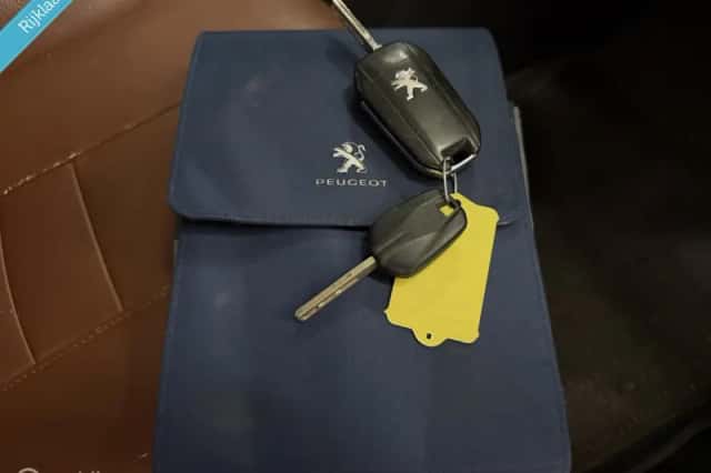 Peugeot 308 (2014) thumbnail 3