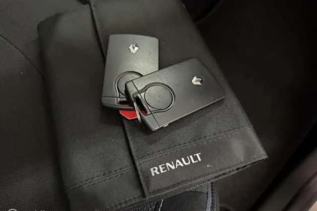 Renault Captur (2016) thumbnail 3