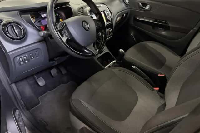 Renault Captur (2016) thumbnail 6