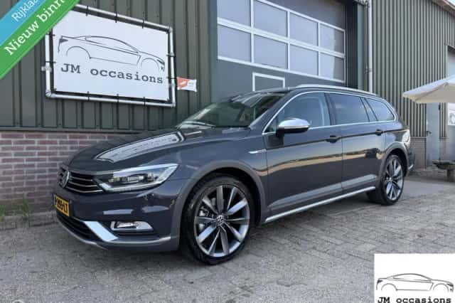 Volkswagen Passat (2016) thumbnail 2