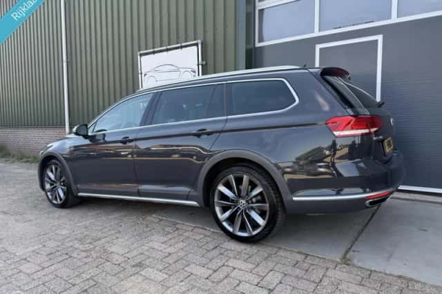 Volkswagen Passat (2016) thumbnail 3