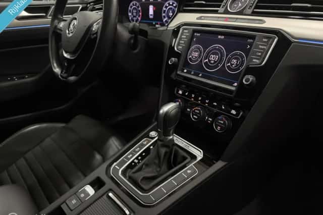 Volkswagen Passat (2016) thumbnail 5