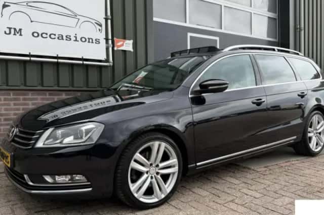 Volkswagen Passat (2011) thumbnail 1