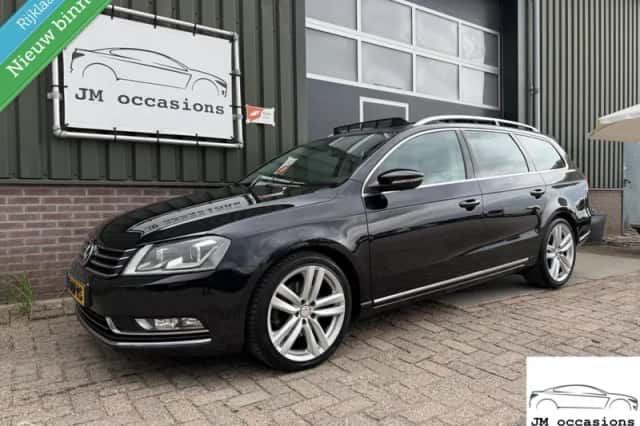 Volkswagen Passat (2011) thumbnail 2