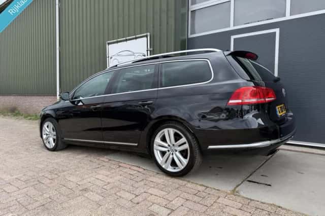 Volkswagen Passat (2011) thumbnail 3