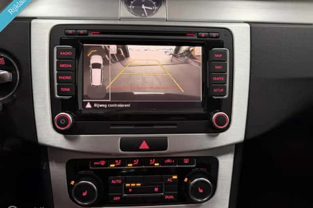 Volkswagen Passat (2011) thumbnail 4
