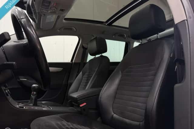 Volkswagen Passat (2011) thumbnail 5