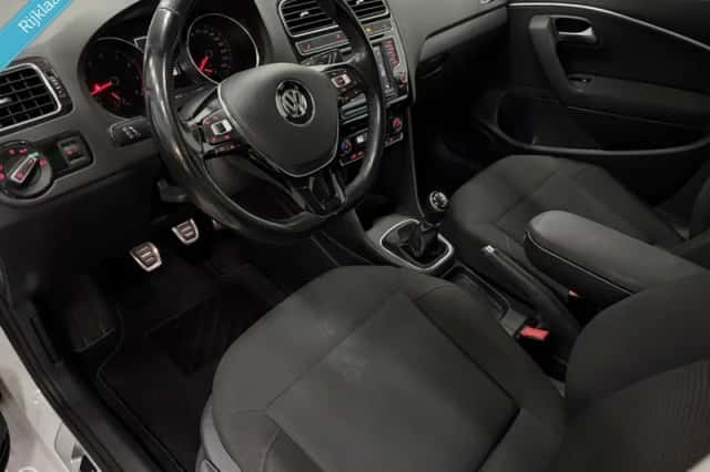 Volkswagen Polo (2017) thumbnail 4