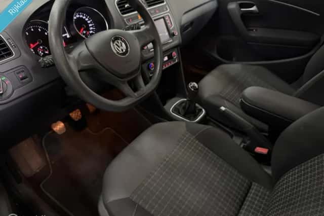 Volkswagen Polo (2014) thumbnail 3