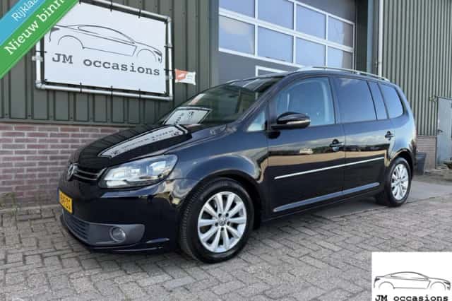 Volkswagen Touran (2012) thumbnail 1