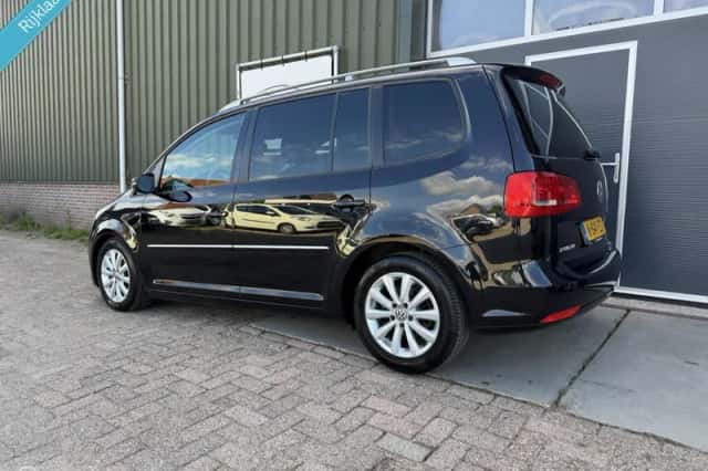 Volkswagen Touran (2012) thumbnail 2