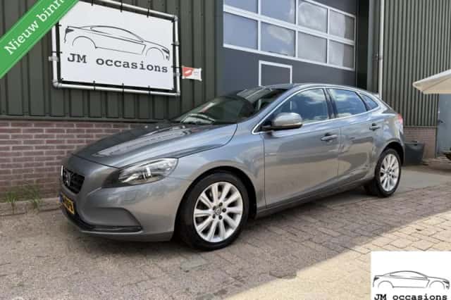 Volvo V40 (2015) thumbnail 2