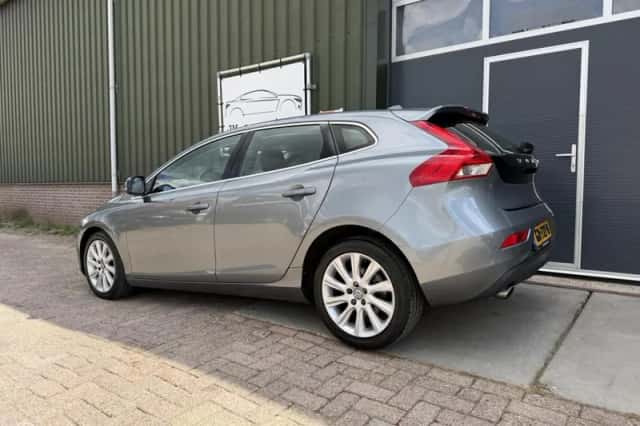 Volvo V40 (2015) thumbnail 3