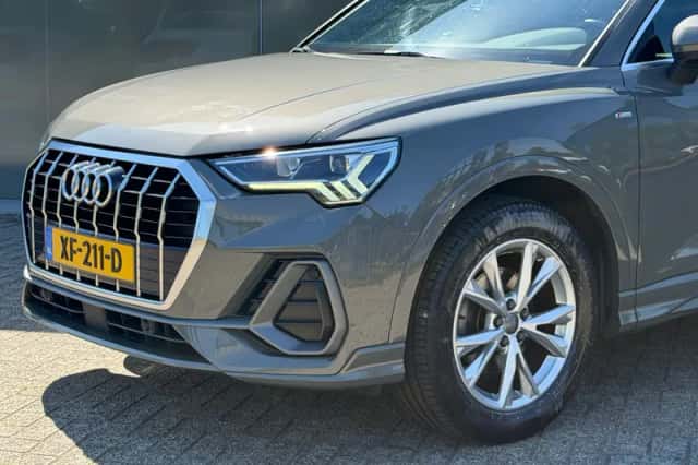 Audi Q3 (2019) thumbnail 2