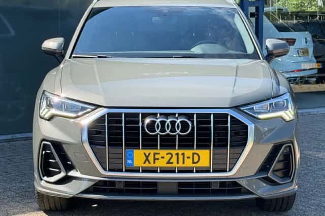 Audi Q3 (2019) thumbnail 3