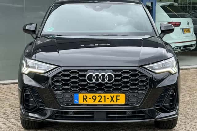 Audi Q3 (2021) thumbnail 5