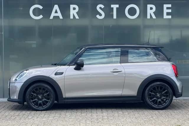 MINI Cooper (2023) thumbnail 2