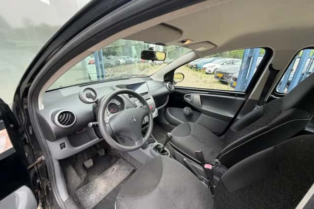 Peugeot 107 (2010) thumbnail 6