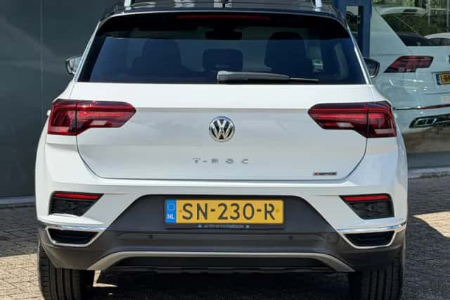 Volkswagen T-Roc (2018) thumbnail 5