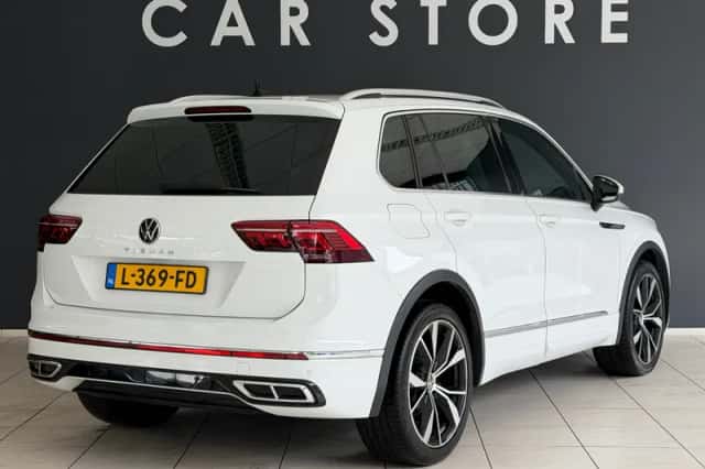 Volkswagen Tiguan (2021) thumbnail 3
