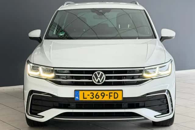 Volkswagen Tiguan (2021) thumbnail 4