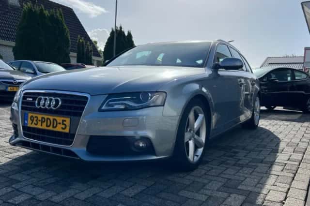 Audi A4 (2011) thumbnail 3
