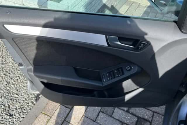 Audi A4 (2011) thumbnail 5