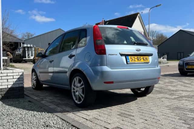 Ford Fiesta (2005) thumbnail 3