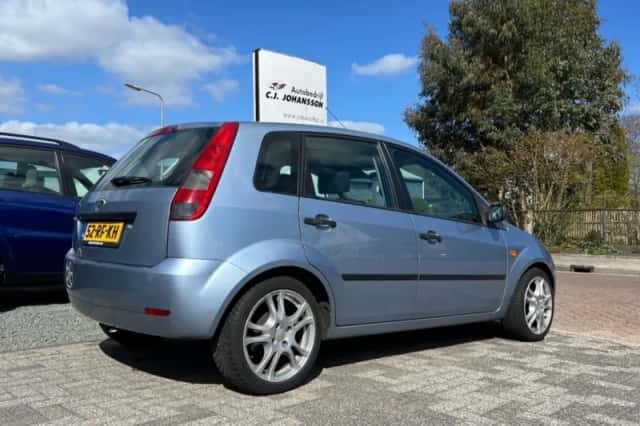 Ford Fiesta (2005) thumbnail 4
