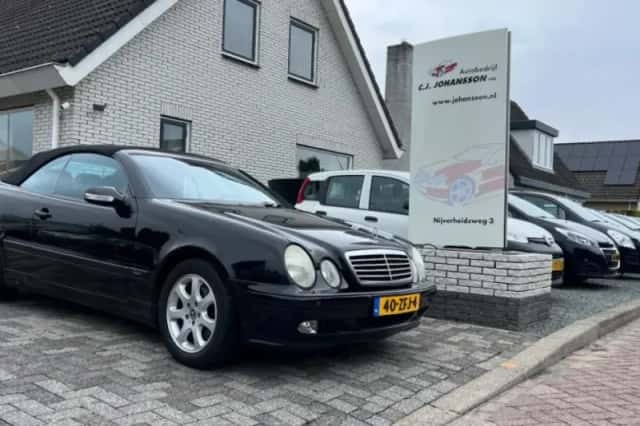 Mercedes-Benz CLK-Klasse (2002) thumbnail 1