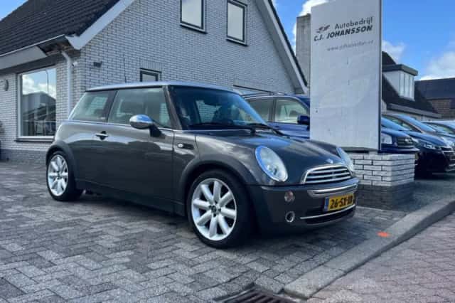 MINI Cooper (2006) thumbnail 2