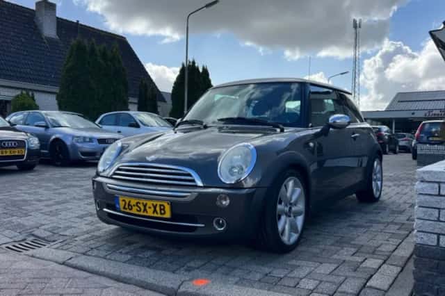 MINI Cooper (2006) thumbnail 3
