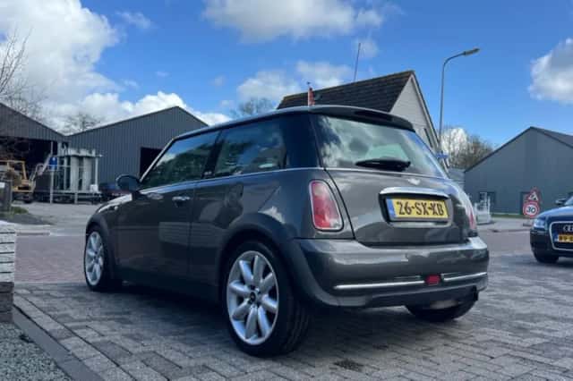 MINI Cooper (2006) thumbnail 4
