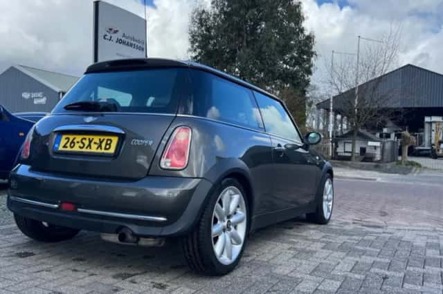 MINI Cooper (2006) thumbnail 5