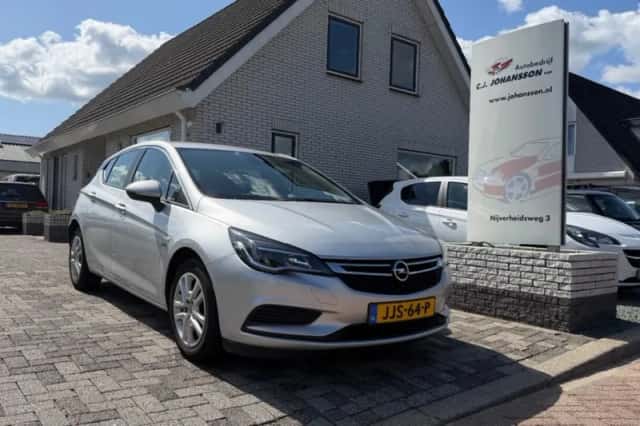 Opel Astra (2019) thumbnail 1