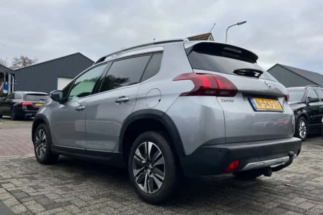 Peugeot 2008 (2019) thumbnail 4