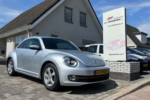Volkswagen Beetle (2012) thumbnail 2