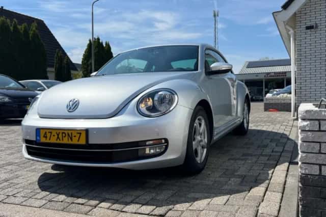 Volkswagen Beetle (2012) thumbnail 3