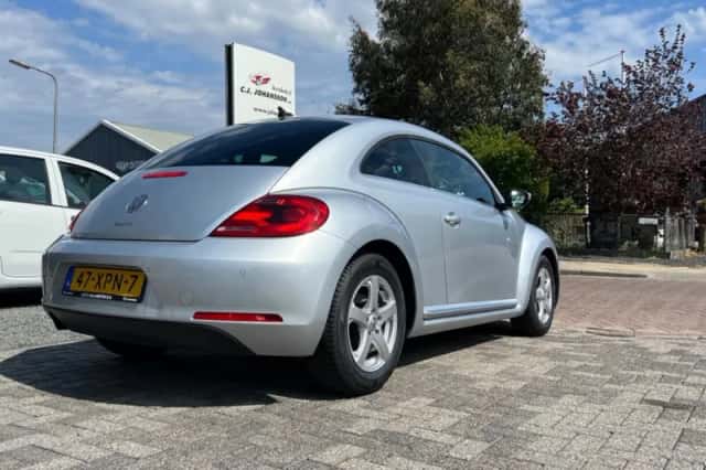Volkswagen Beetle (2012) thumbnail 5