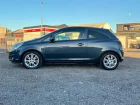 Opel Corsa (2010) thumbnail 4