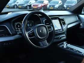 Volvo XC90 (2015) thumbnail 2