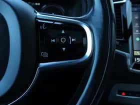 Volvo XC90 (2015) thumbnail 23