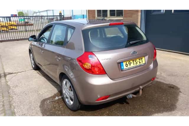 Kia Cee'd (2007) thumbnail 4