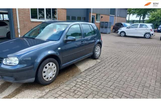 Volkswagen Golf (2002) thumbnail 1
