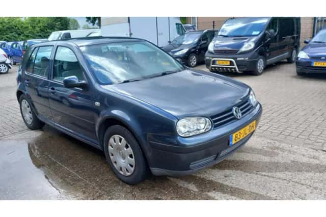 Volkswagen Golf (2002) thumbnail 2