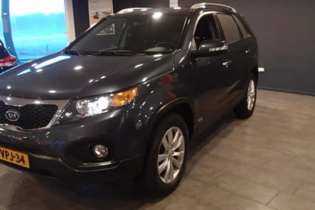 Kia Sorento (2011) thumbnail 2