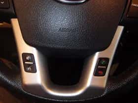 Kia Sorento (2011) thumbnail 12