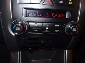 Kia Sorento (2011) thumbnail 16