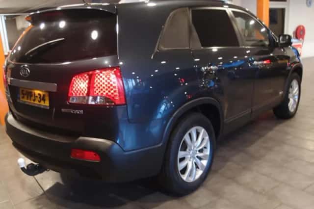Kia Sorento (2011) thumbnail 4